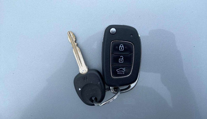 2020 Hyundai AURA S 1.2, Petrol, Manual, 51,511 km, Key Close Up