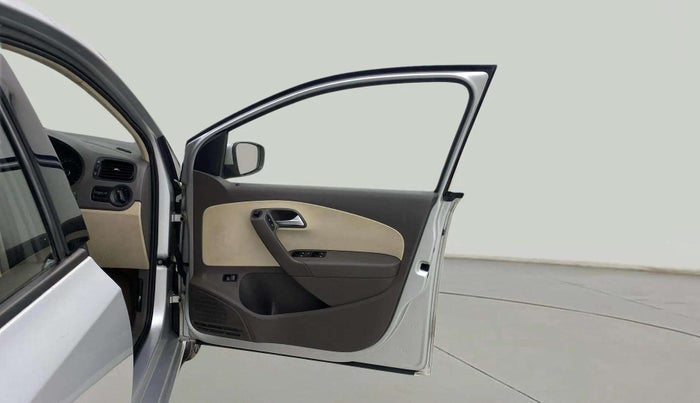 2015 Volkswagen Vento COMFORTLINE 1.2 TSI AT, Petrol, Automatic, 79,638 km, RHS Front Door