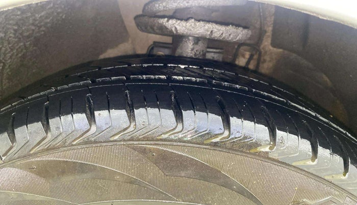 2015 Volkswagen Vento COMFORTLINE 1.2 TSI AT, Petrol, Automatic, 79,638 km, Left Front Tyre Tread