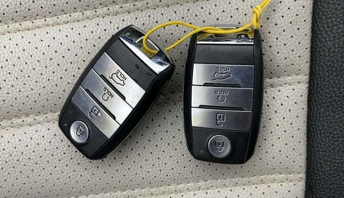 2021 KIA SONET HTX 1.0 IMT, Petrol, Manual, 37,730 km, Key Close Up