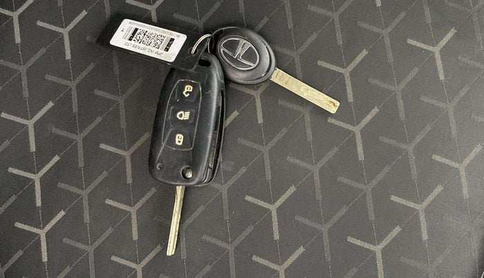 2020 Tata NEXON XMA PETROL, Petrol, Automatic, 72,284 km, Key Close Up