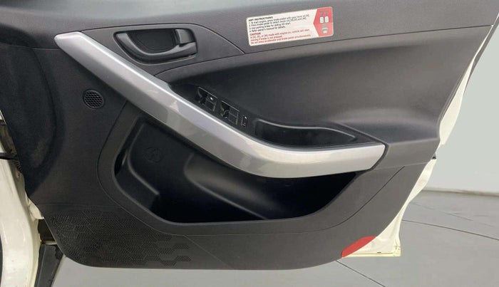 2020 Tata NEXON XMA PETROL, Petrol, Automatic, 72,284 km, Driver Side Door Panels Control