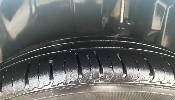 2014 Maruti Swift ZXI, Petrol, Manual, 70,351 km, Left Rear Tyre Tread