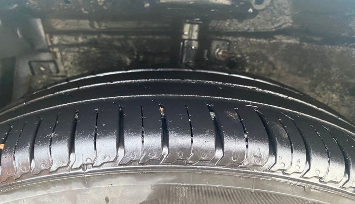 2014 Maruti Swift ZXI, Petrol, Manual, 70,351 km, Left Front Tyre Tread