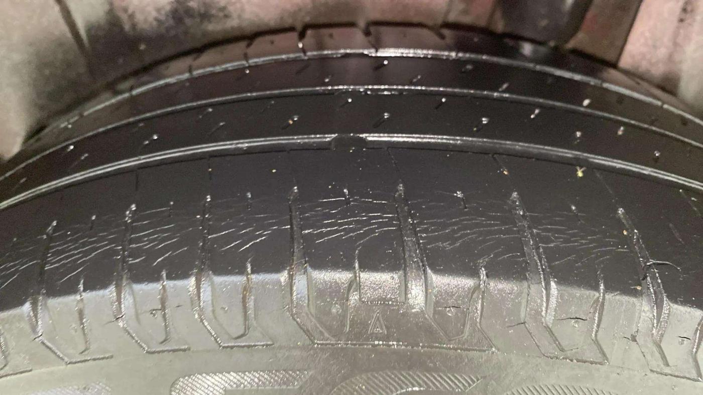 2019 Maruti Ertiga ZXI+ SHVS, Petrol, Manual, 23,139 km, Left Rear Tyre Tread