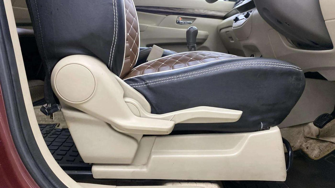 2019 Maruti Ertiga ZXI+ SHVS, Petrol, Manual, 23,139 km, Driver Side Adjustment Panel