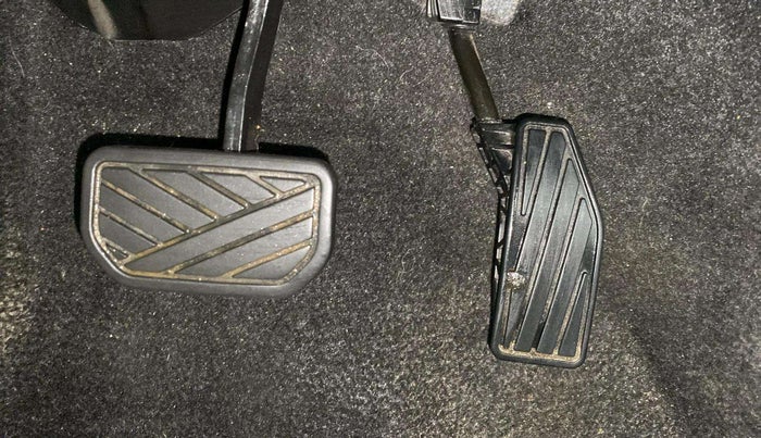 2021 Maruti XL6 ALPHA AT, Petrol, Automatic, 14,205 km, Pedals