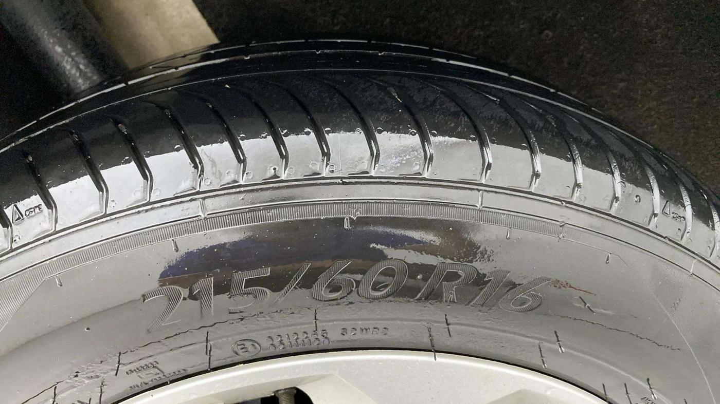 2023 MG ASTOR STYLE 1.5 MT, Petrol, Manual, 15,775 km, Right Rear Tyre Tread