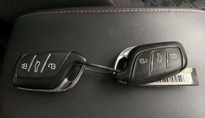 2023 MG ASTOR  SMART BLACK STORM EDITION , Petrol, Manual, 26,120 km, Key Close Up