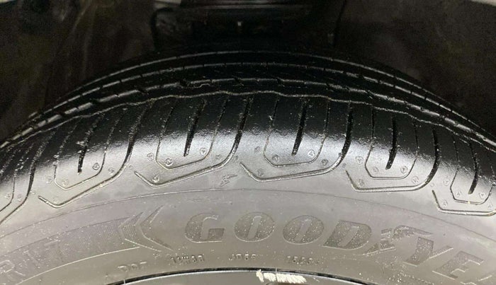 2023 MG ASTOR  SMART BLACK STORM EDITION , Petrol, Manual, 26,120 km, Right Front Tyre Tread