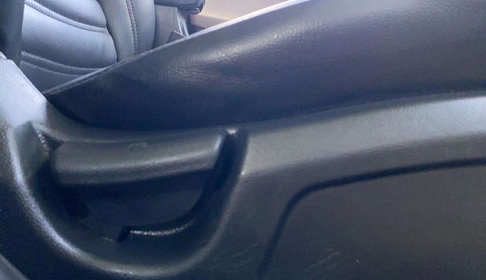 2015 Hyundai Elite i20 MAGNA 1.2, Petrol, Manual, 40,160 km, Driver Side Adjustment Panel