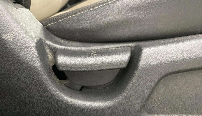 2019 Hyundai Elite i20 MAGNA PLUS 1.2, Petrol, Manual, 79,954 km, Driver Side Adjustment Panel