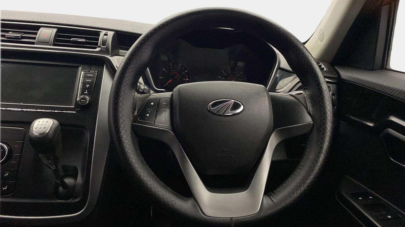 2017 Mahindra KUV 100 NXT K8 P 6 STR, Petrol, Manual, 89,011 km, Steering Wheel Close Up