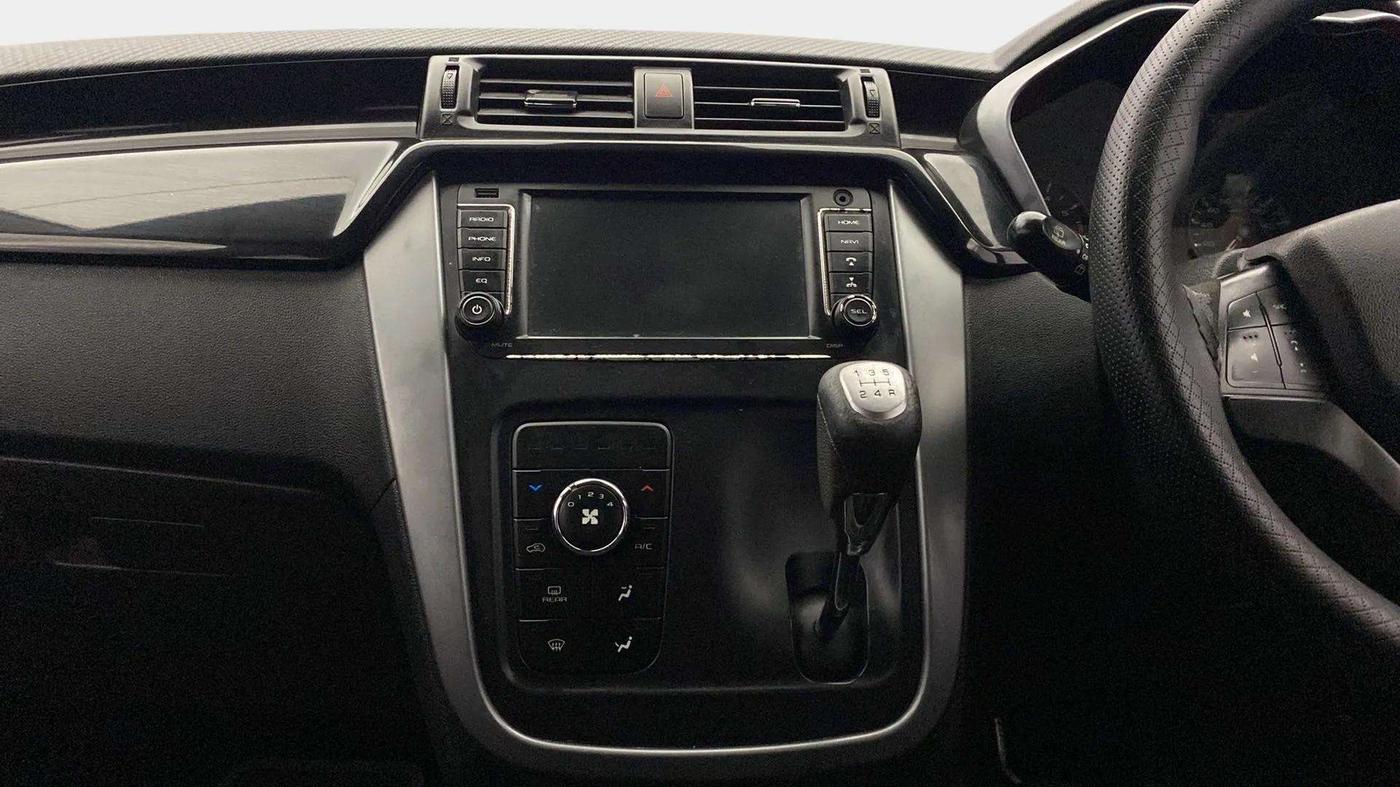 2017 Mahindra KUV 100 NXT K8 P 6 STR, Petrol, Manual, 89,011 km, Air Conditioner