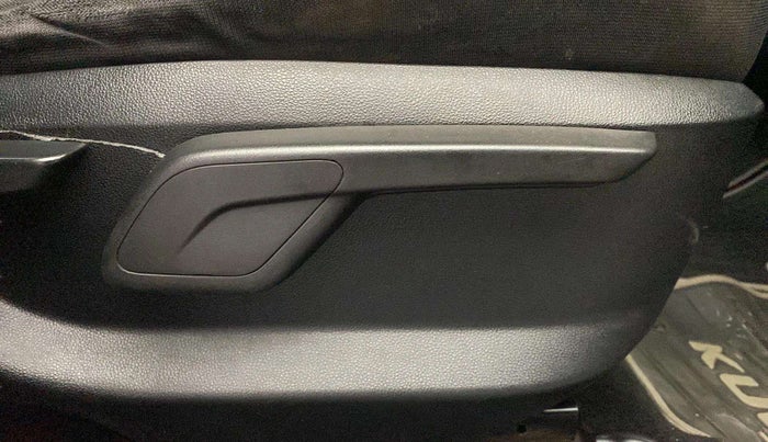 2017 Mahindra KUV 100 NXT K8 P 6 STR, Petrol, Manual, 88,903 km, Driver Side Adjustment Panel