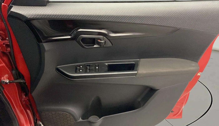 2017 Mahindra KUV 100 NXT K8 P 6 STR, Petrol, Manual, 88,903 km, Driver Side Door Panels Control