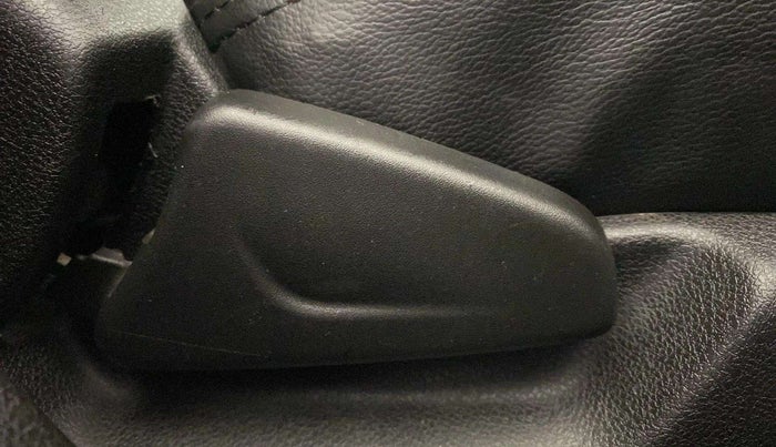 2017 Renault Kwid RXT 1.0 AMT (O), Petrol, Automatic, 66,010 km, Driver Side Adjustment Panel