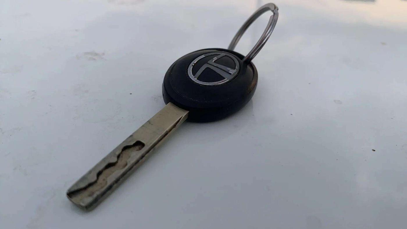 2022 Tata PUNCH PURE MT, Petrol, Manual, 15,068 km, Key Close Up