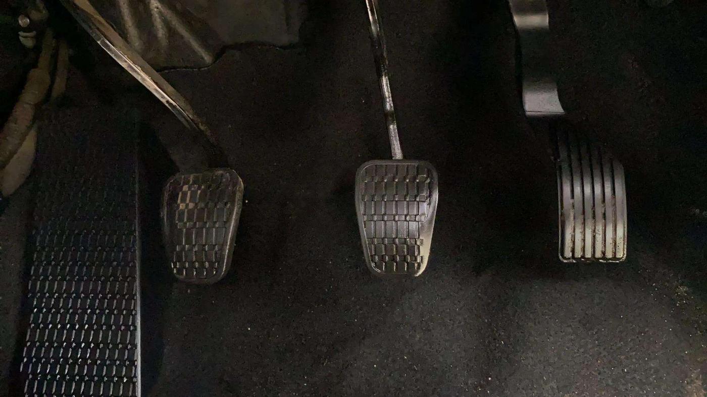2022 Tata PUNCH PURE MT, Petrol, Manual, 15,068 km, Pedals