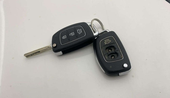 2017 Hyundai Verna 1.6 VTVT S, Petrol, Manual, 79,464 km, Key Close Up
