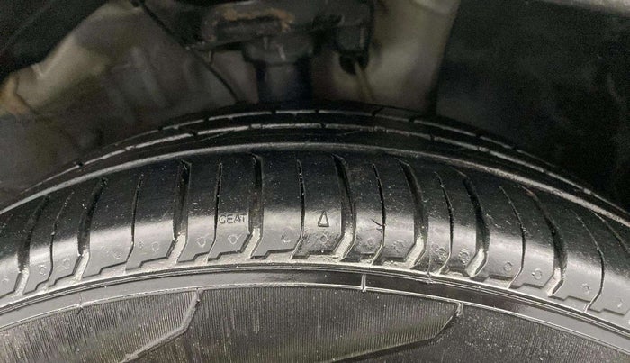 2020 Hyundai VENUE SX 1.0 (O) TURBO IMT, Petrol, Manual, 1,00,897 km, Right Front Tyre Tread