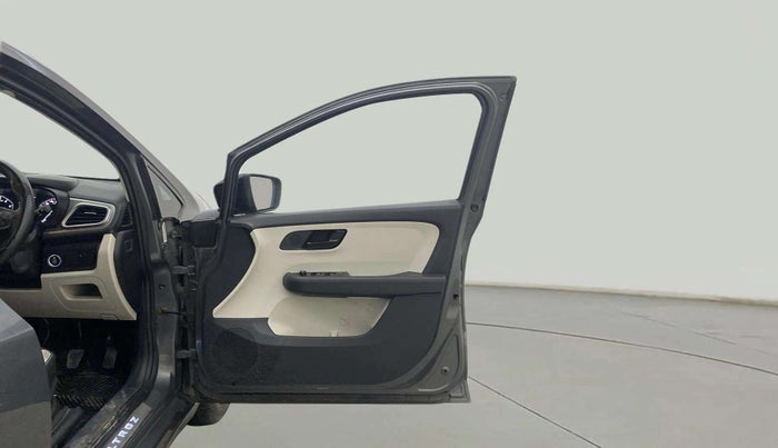 2022 Tata ALTROZ XT DIESEL, Diesel, Manual, 33,109 km, RHS Front Door