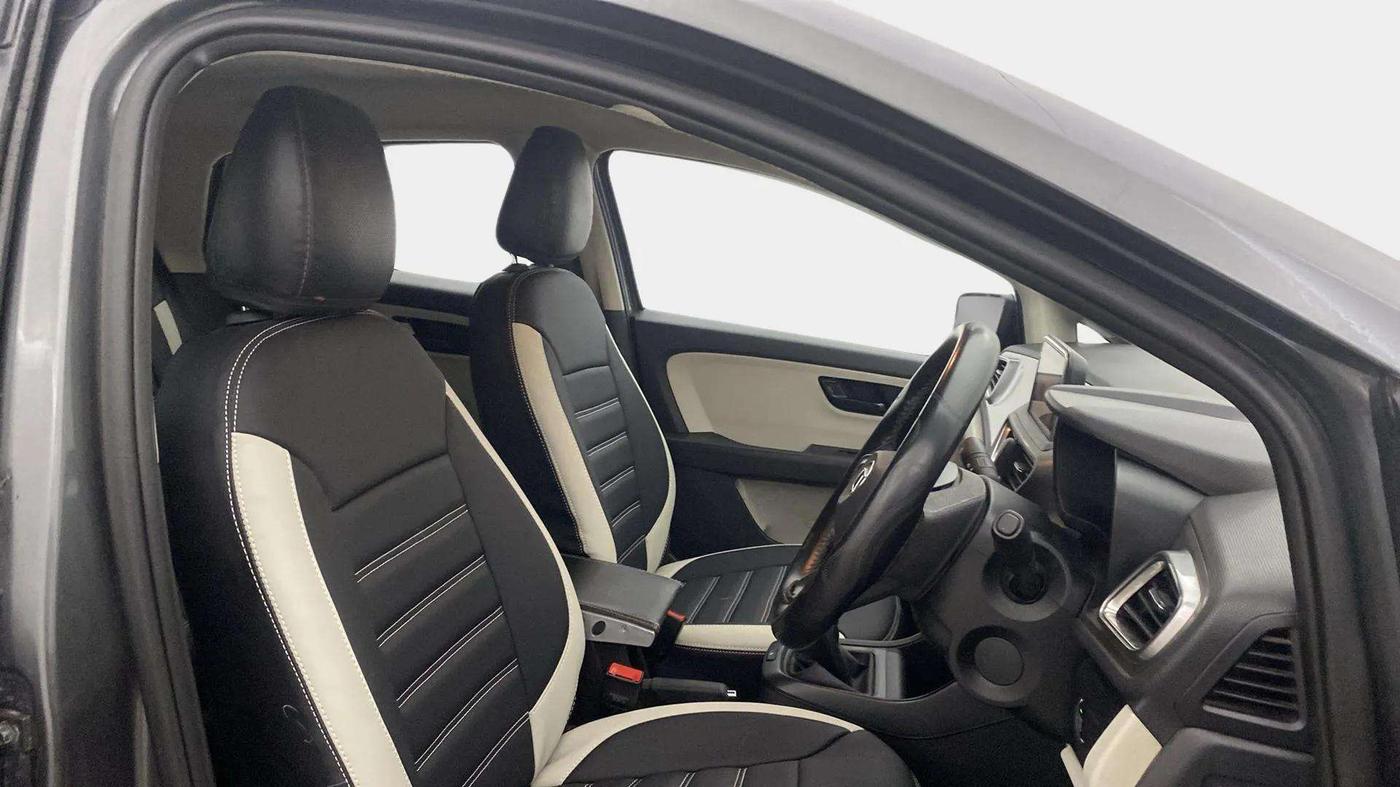 2022 Tata ALTROZ XT DIESEL, Diesel, Manual, 33,109 km, Right Side Front Door Cabin