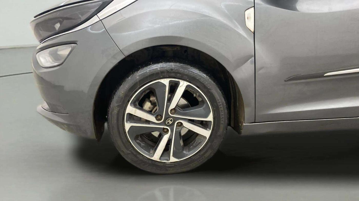 2022 Tata ALTROZ XT DIESEL, Diesel, Manual, 33,109 km, Left Front Wheel