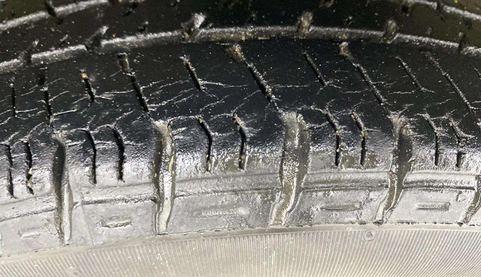 2017 Maruti Alto K10 VXI (O) AMT, Petrol, Automatic, 32,737 km, Left Front Tyre Tread