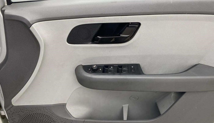 2020 Tata ALTROZ XT PETROL, Petrol, Manual, 93,713 km, Driver Side Door Panels Control