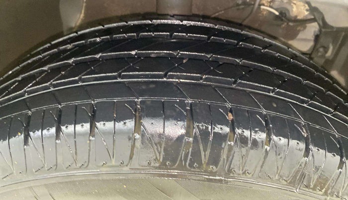 2018 Maruti Vitara Brezza ZDI PLUS, Diesel, Manual, 34,302 km, Right Front Tyre Tread
