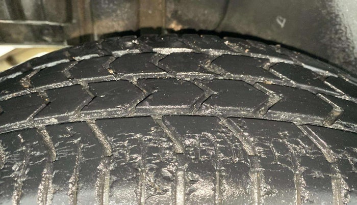 2013 Maruti Swift VXI, Petrol, Manual, 19,276 km, Right Rear Tyre Tread