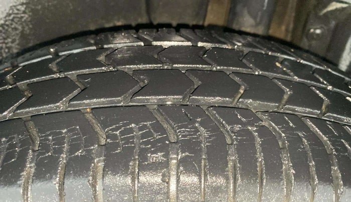 2013 Maruti Swift VXI, Petrol, Manual, 19,276 km, Left Rear Tyre Tread