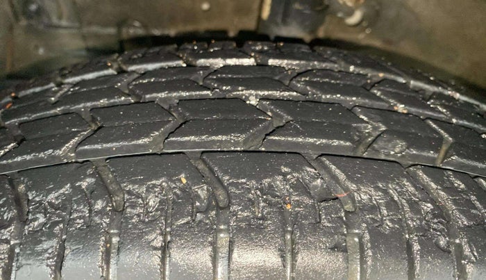2013 Maruti Swift VXI, Petrol, Manual, 19,276 km, Left Front Tyre Tread
