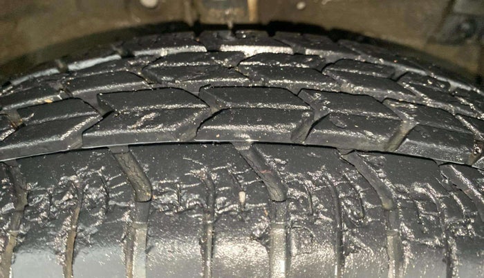 2013 Maruti Swift VXI, Petrol, Manual, 19,276 km, Right Front Tyre Tread