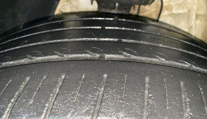 2022 MG ASTOR SMART EX 1.5 MT, Petrol, Manual, 44,118 km, Left Front Tyre Tread