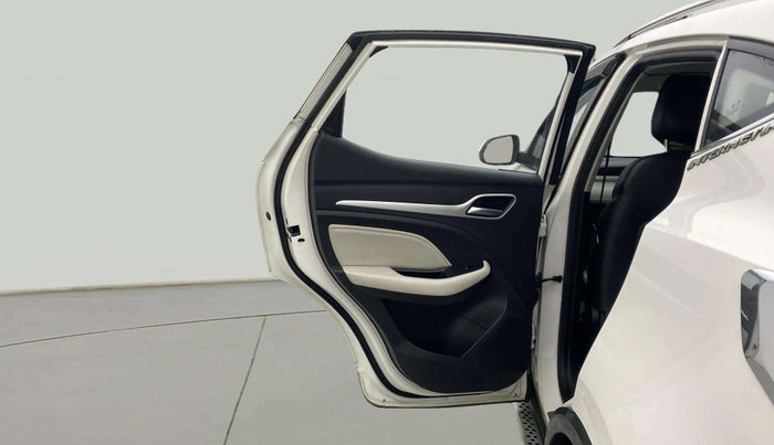 2022 MG ASTOR SMART EX 1.5 MT, Petrol, Manual, 44,118 km, LHS Rear Door