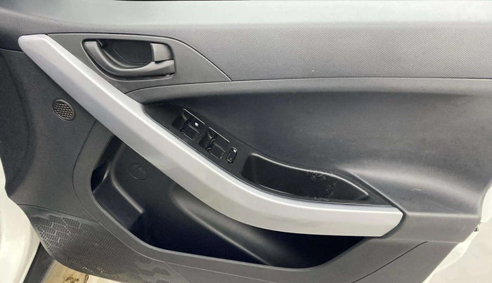 2022 Tata NEXON XM SUNROOF PETROL, Petrol, Manual, 32,281 km, Driver Side Door Panels Control