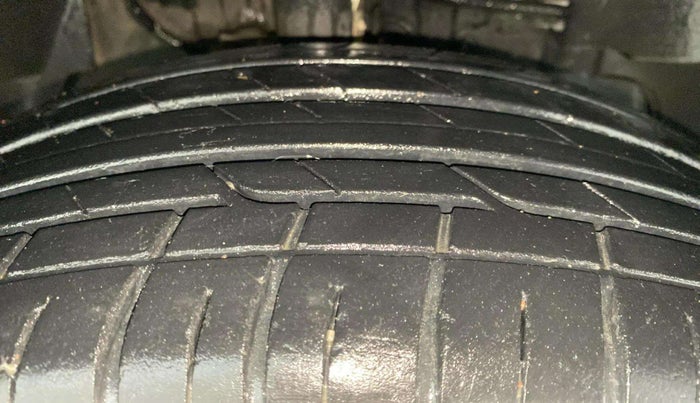 2022 Tata NEXON XM SUNROOF PETROL, Petrol, Manual, 32,281 km, Right Front Tyre Tread