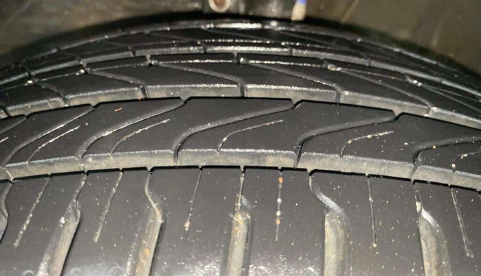 2016 Maruti Baleno ZETA PETROL 1.2, Petrol, Manual, 55,309 km, Left Front Tyre Tread