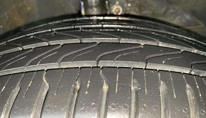 2016 Maruti Baleno ZETA PETROL 1.2, Petrol, Manual, 55,309 km, Right Front Tyre Tread