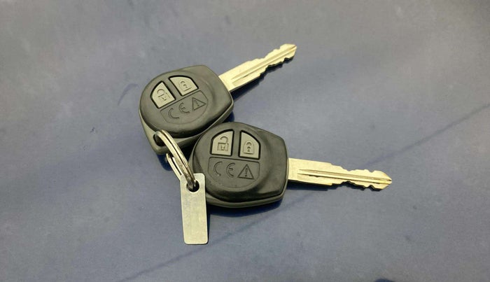 2019 Maruti Swift VXI AMT, Petrol, Automatic, 17,886 km, Key Close Up