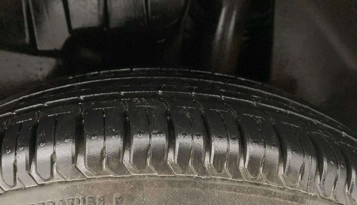 2019 Maruti Swift VXI AMT, Petrol, Automatic, 17,886 km, Left Rear Tyre Tread