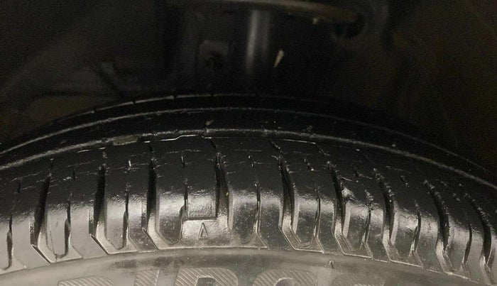 2019 Maruti Swift VXI AMT, Petrol, Automatic, 17,886 km, Left Front Tyre Tread