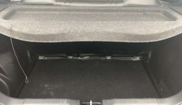 2019 Maruti Swift VXI AMT, Petrol, Automatic, 17,886 km, Boot Inside
