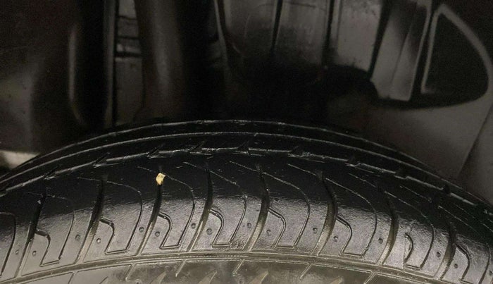 2019 Maruti Swift VXI AMT, Petrol, Automatic, 17,886 km, Right Rear Tyre Tread