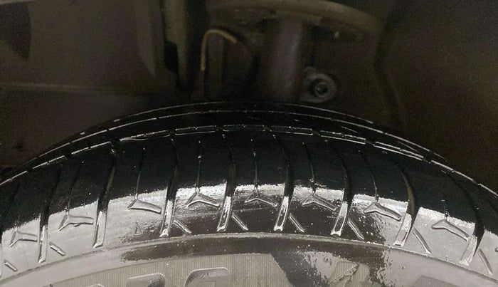 2016 Mahindra Kuv100 K8 D 6 STR, Diesel, Manual, 87,092 km, Left Front Tyre Tread