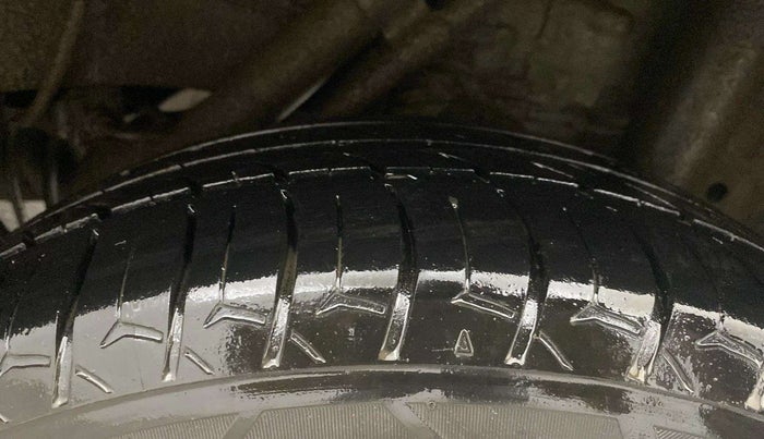 2016 Mahindra Kuv100 K8 D 6 STR, Diesel, Manual, 87,092 km, Left Rear Tyre Tread