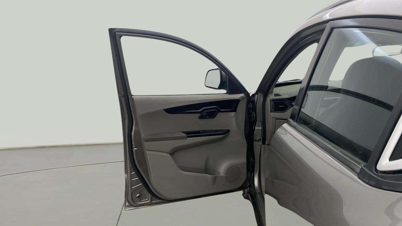 2016 Mahindra Kuv100 K8 D 6 STR, Diesel, Manual, 87,092 km, LHS Front Door