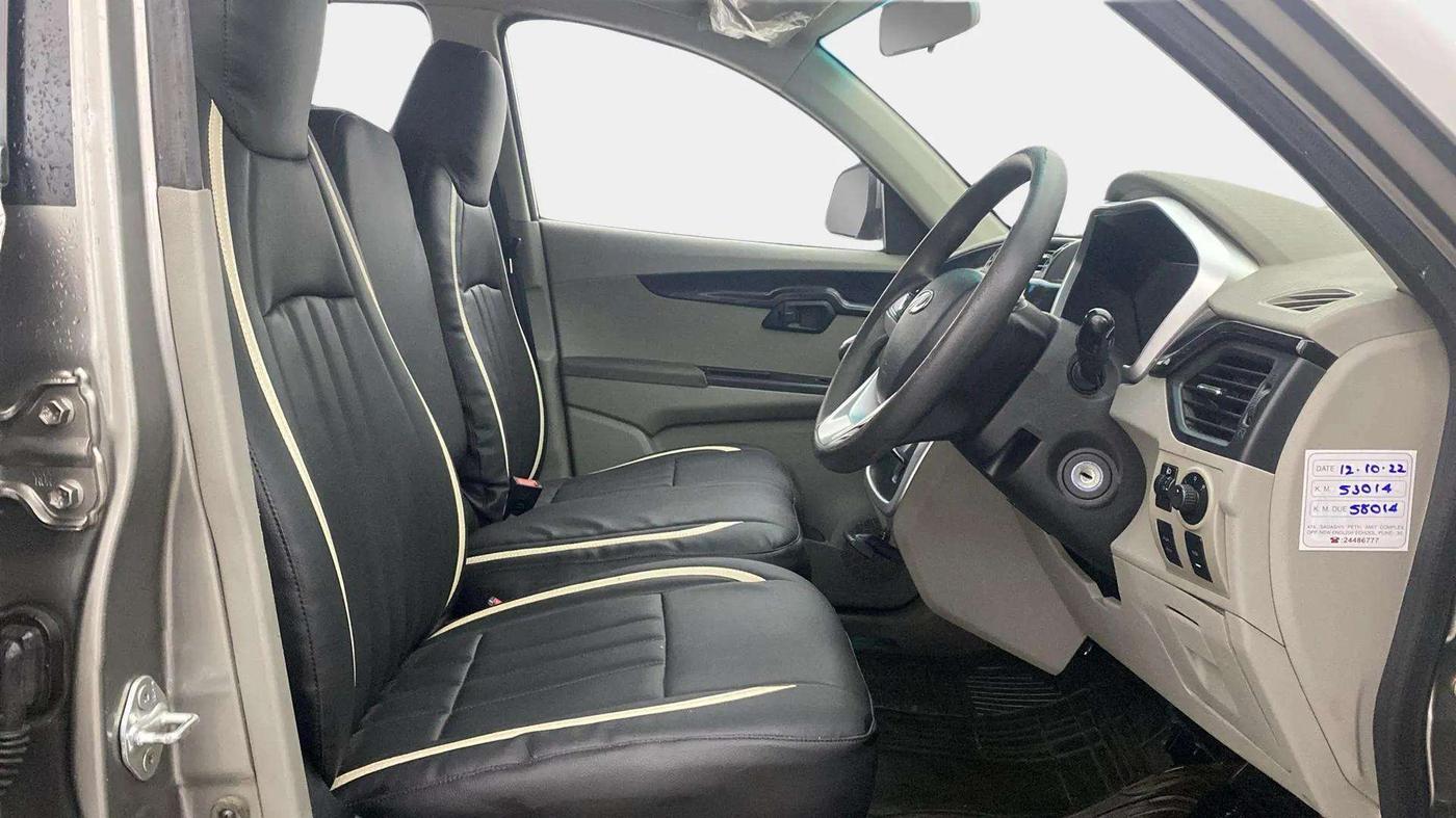 2016 Mahindra Kuv100 K8 D 6 STR, Diesel, Manual, 87,092 km, Right Side Front Door Cabin